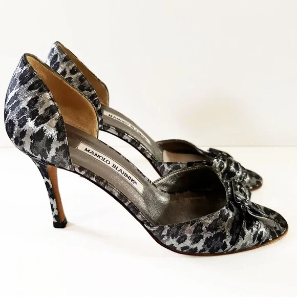 Manolo Blahnik Women’s 9 -39- Silver Cheetah Metallic Buckle D’orsay Heels - Picture 4 of 7